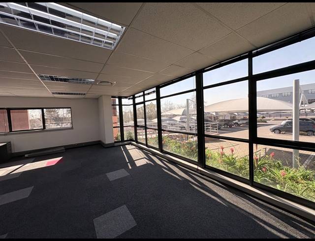 354M² OFFICE TO LET IN MIDRIDGE PARK